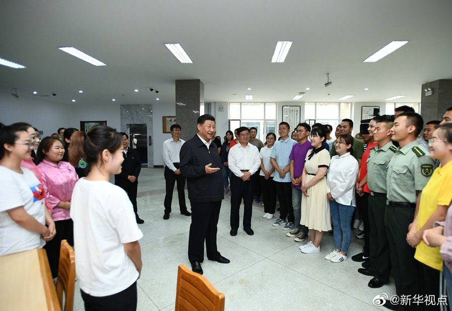 习近平考察内蒙古大学