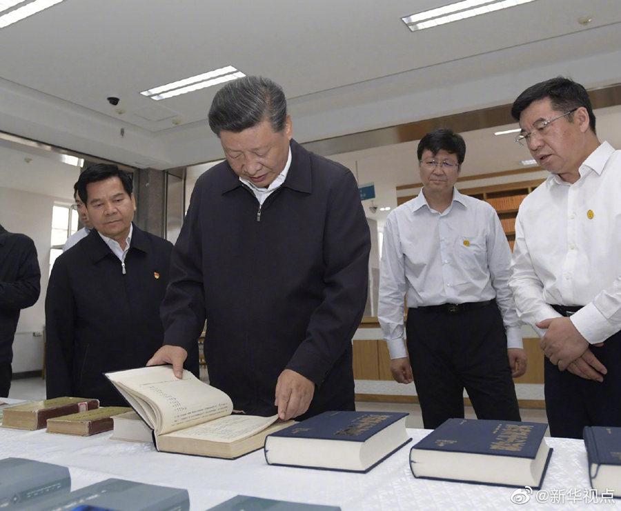 习近平考察内蒙古大学